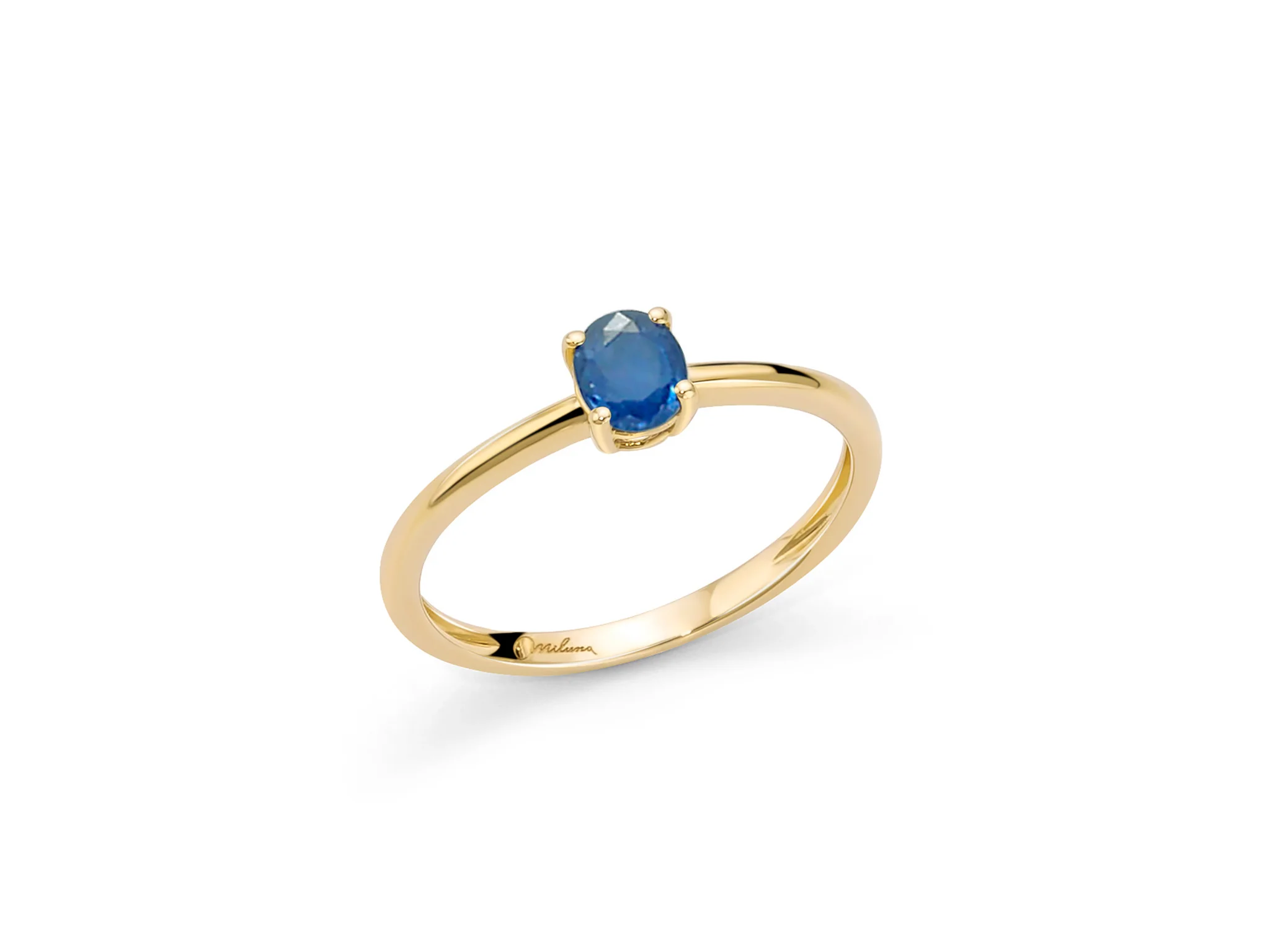 Anello con zaffiro blu ovale in oro giallo 375