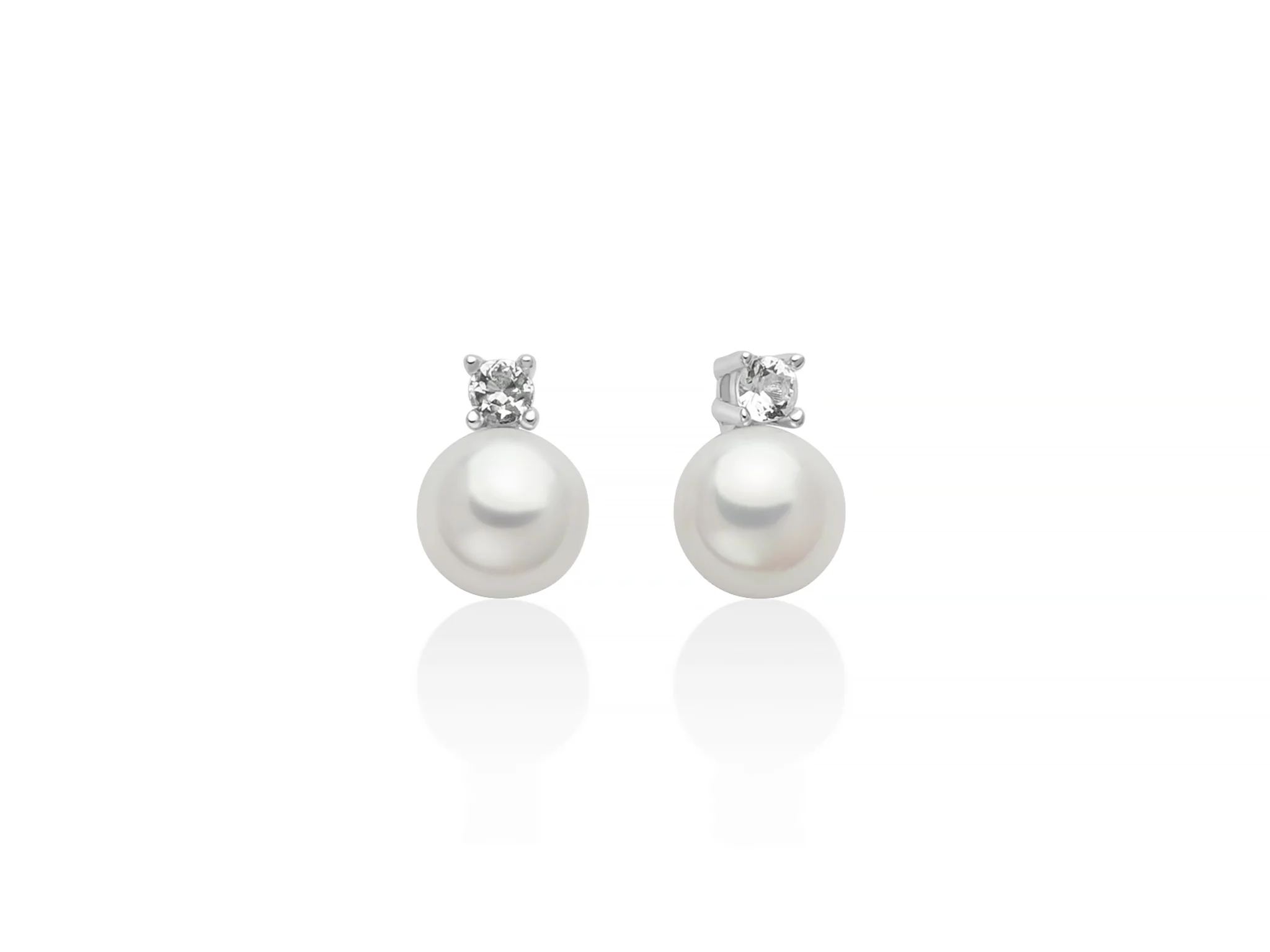 Orecchini Eva in argento con perla Oriente 6,5-7 mm illuminata da un topazio bianco.